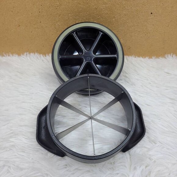 Pampered Chef Veggie Wedger - Picture 4 of 5